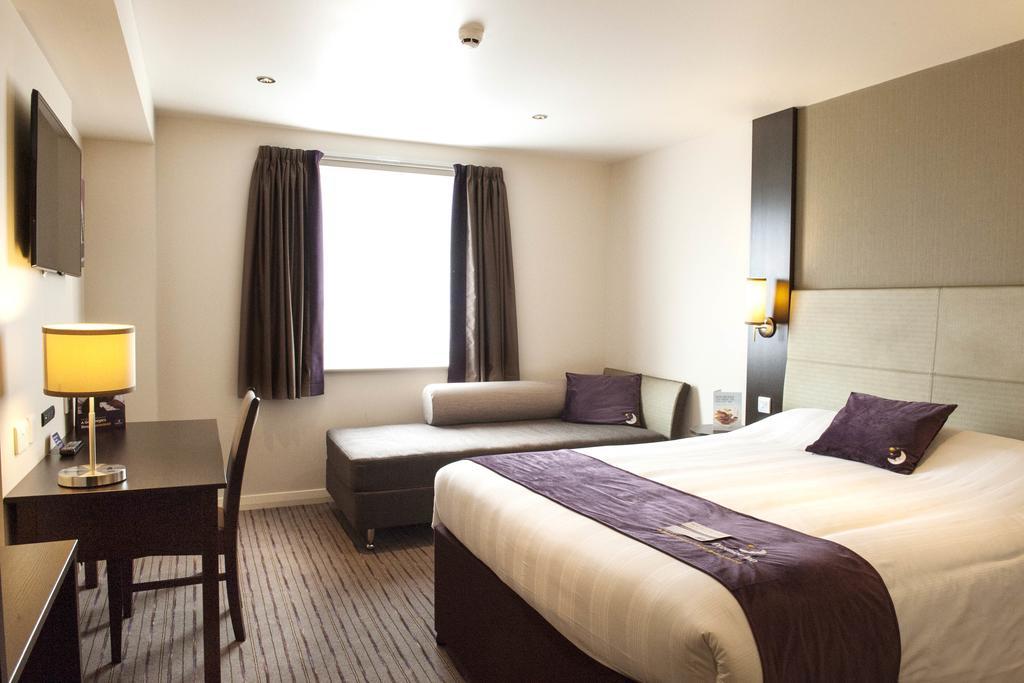 Premier Inn London Elstree / Borehamwood Exteriör bild