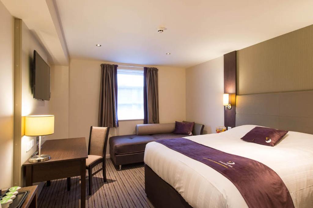 Premier Inn London Elstree / Borehamwood Exteriör bild