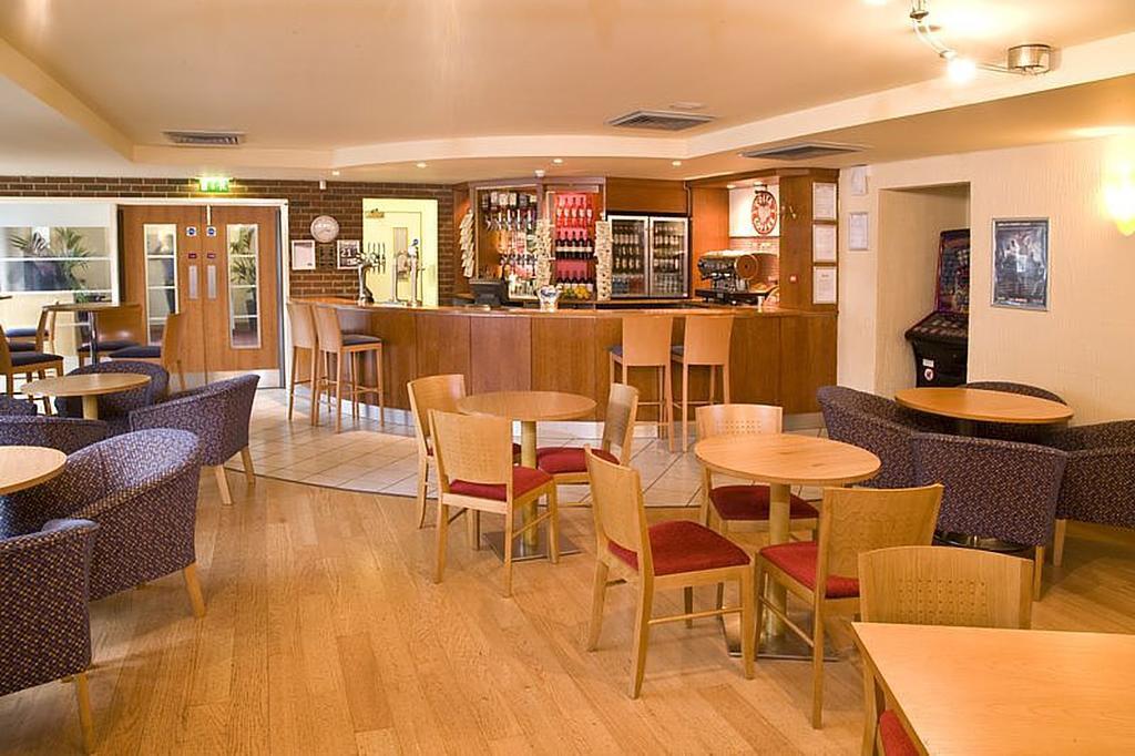 Premier Inn London Elstree / Borehamwood Exteriör bild